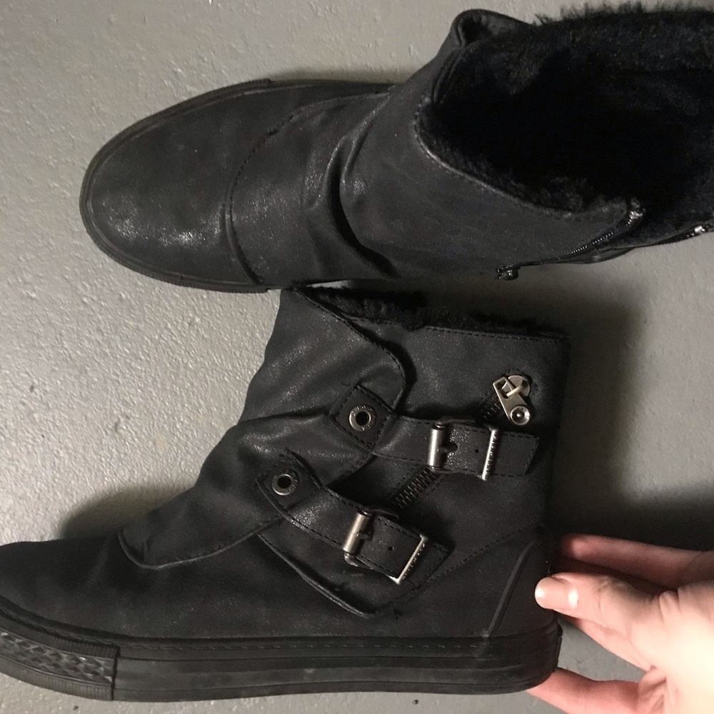 Blowfish Booties